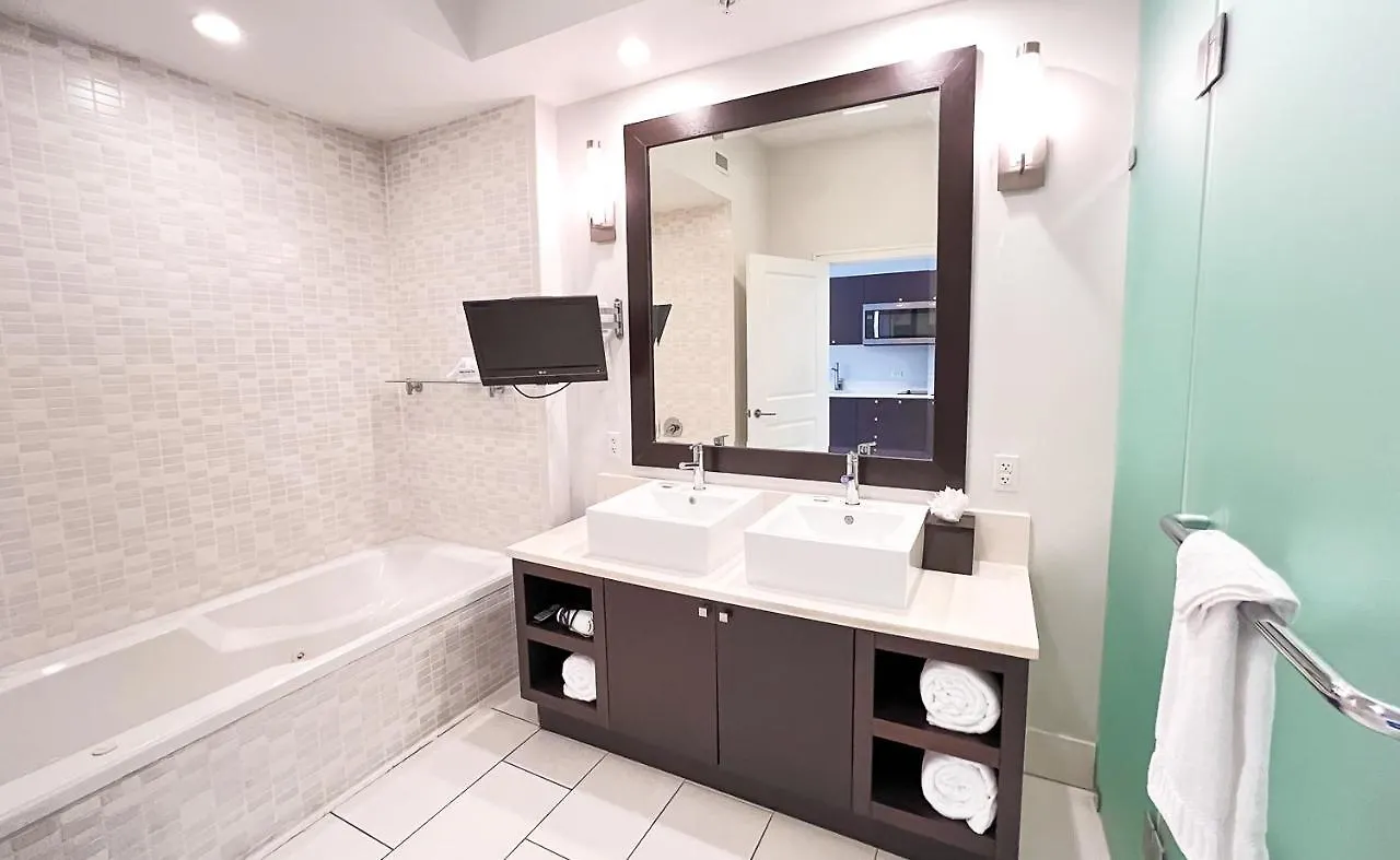 Modern Private Studio - King Bed, Jacuzzi, Balcony And Pool מיאמי