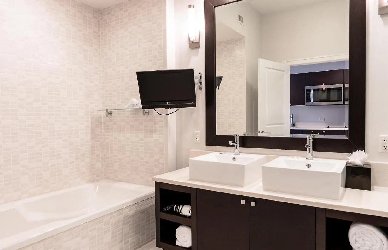 Modern Private Studio - King Bed, Jacuzzi, Balcony And Pool
