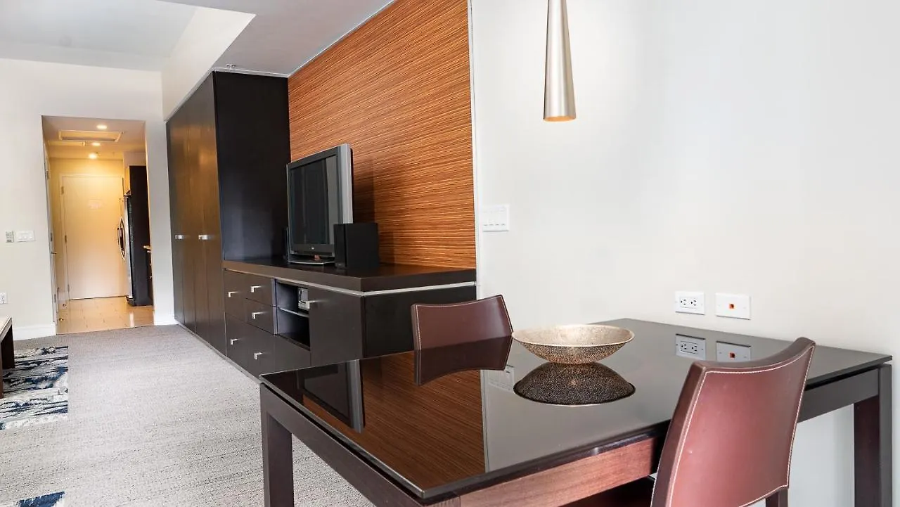 Modern Private Studio - King Bed, Jacuzzi, Balcony And Pool מלון דירות