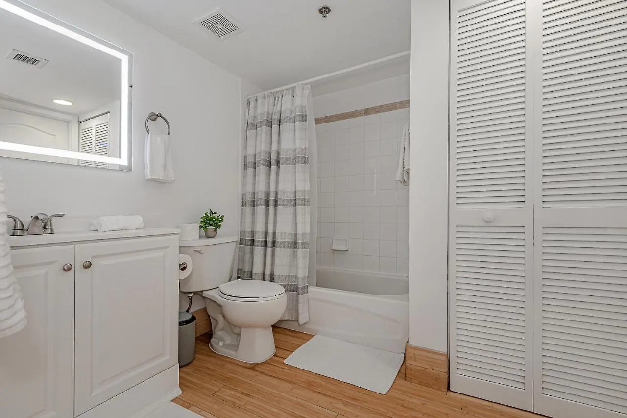 With & Ocean Views! Sleep Up To 6!