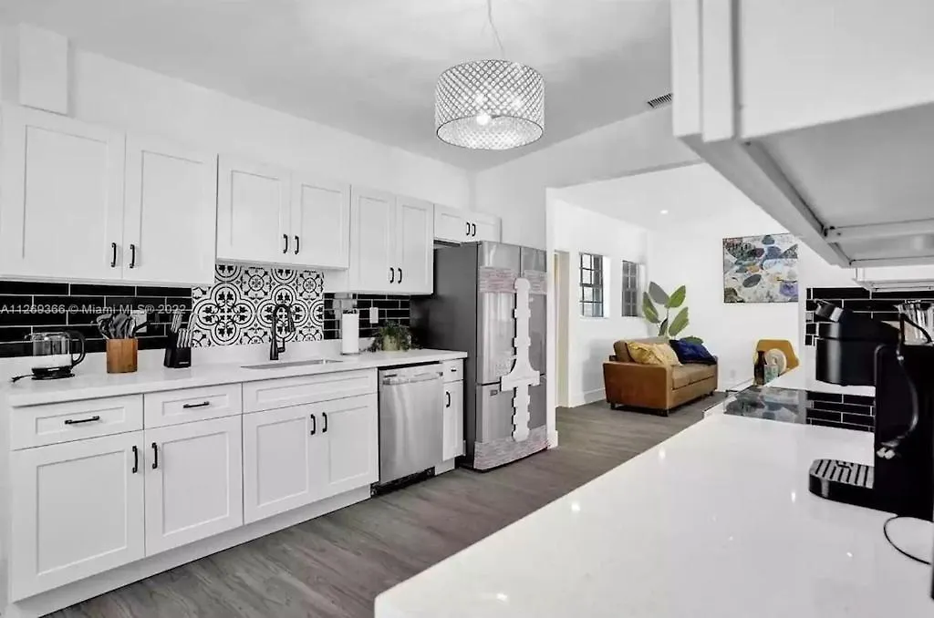 Luxury Pool // 5bd 4ba