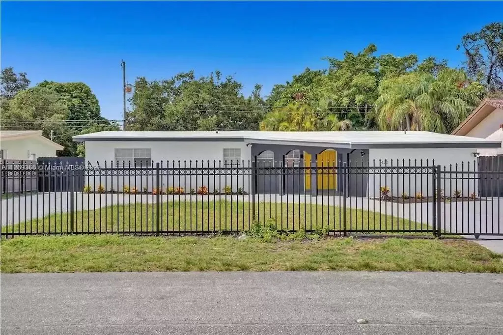 Luxury Pool // 5bd 4ba Villa *
