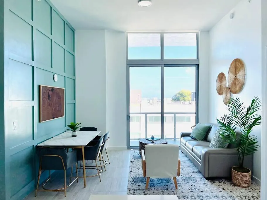 Sleek 2bd 2ba In Design District *