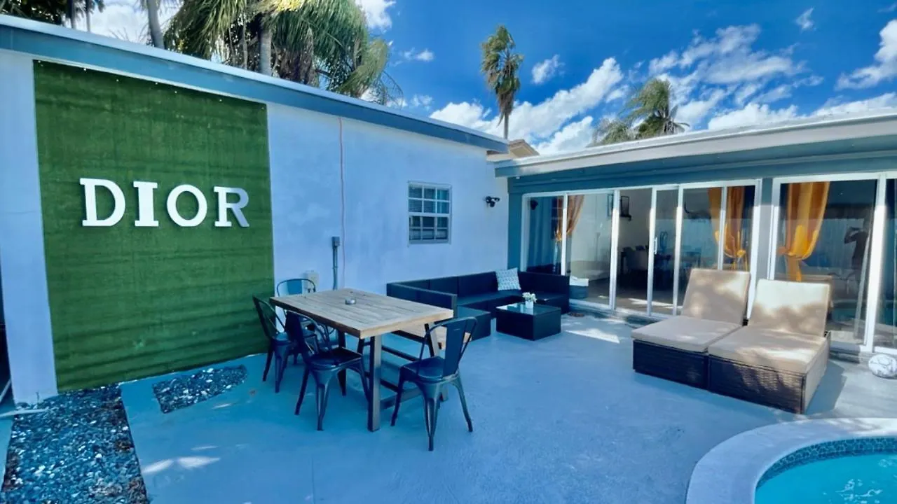 Luxury Pool // 5bd 4ba Villa