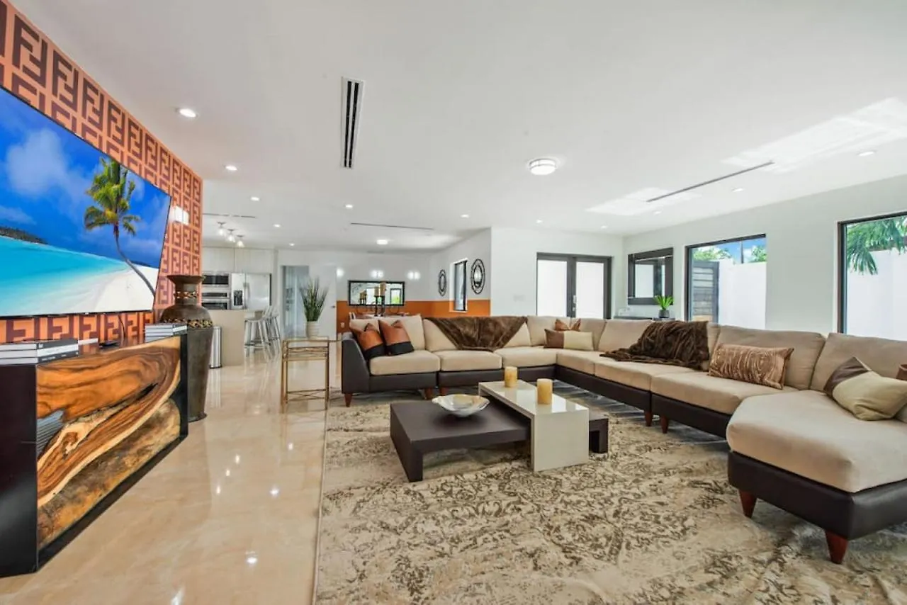 Villa Fendi Mansion With Pool Piano And Pool Table Miami