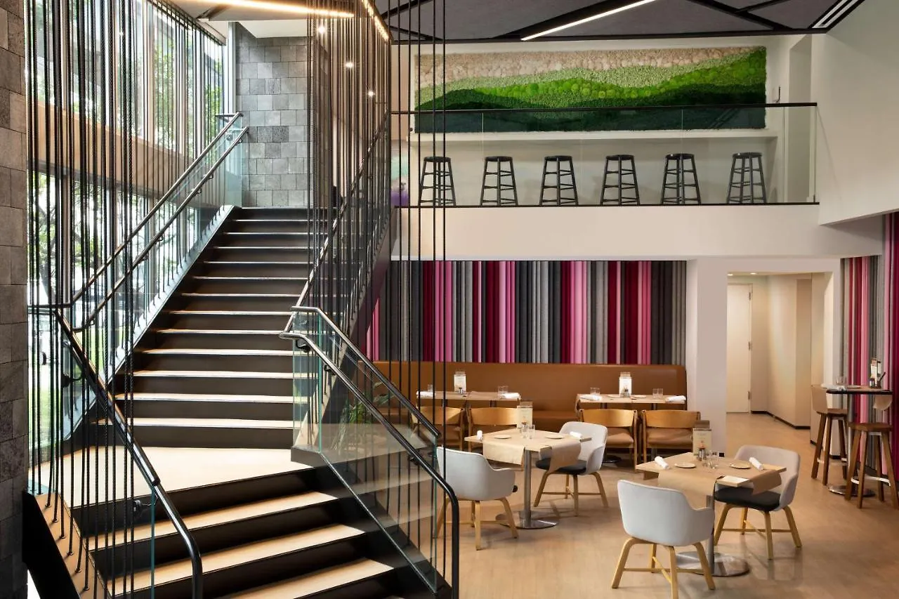 Yotel Hotel 4*