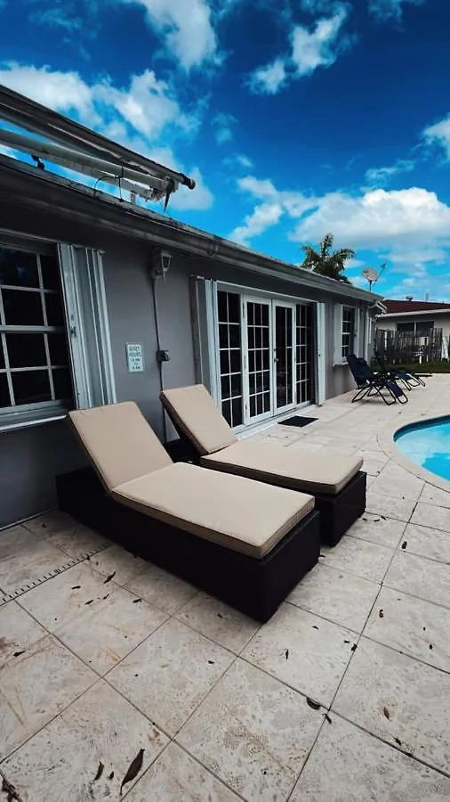 Pool House On The Water 2 Miami
