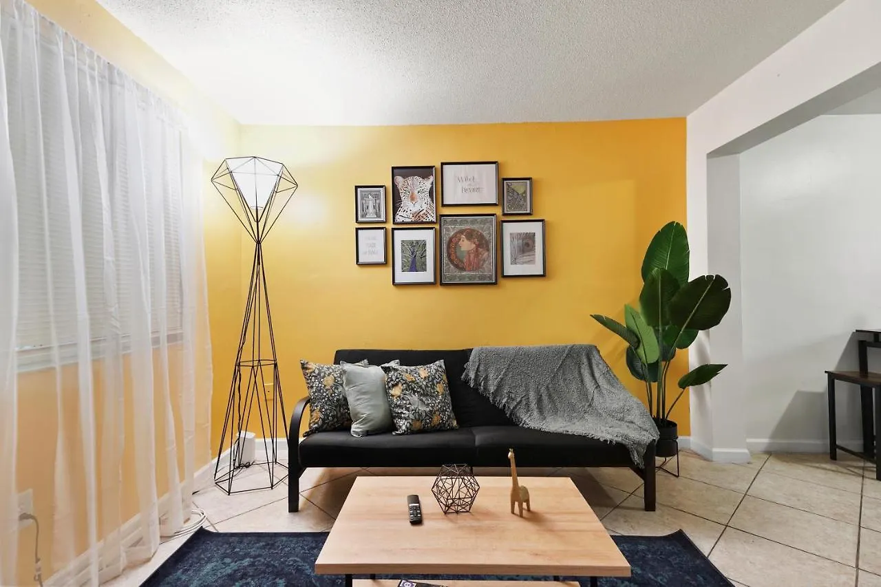 Vibrant 2 Bedroom Apt Near Brickell Apartman *