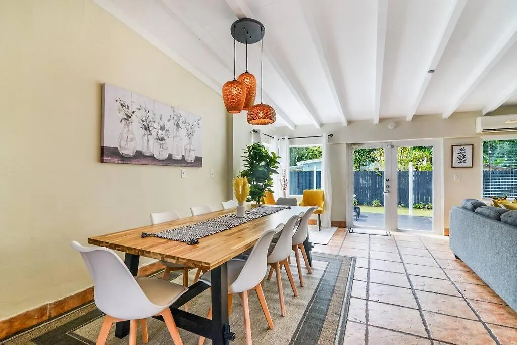 Holiday home Zen House W/pool+backyard+nature *
