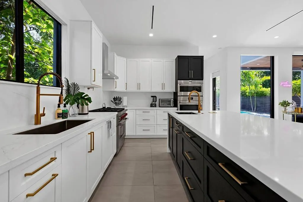 Modern W/ Amenities & Salt Water Pool