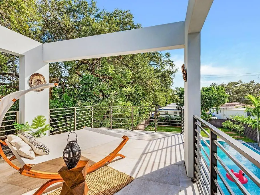 Modern W/ Amenities & Salt Water Pool * Miami