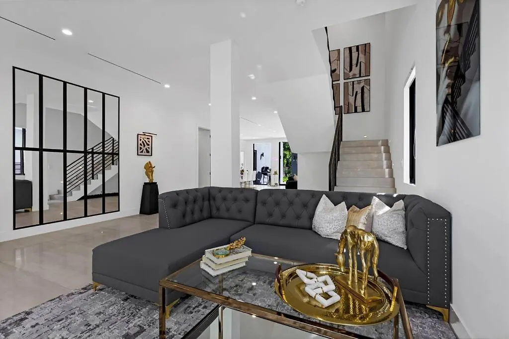 Modern W/ Amenities & Salt Water Pool