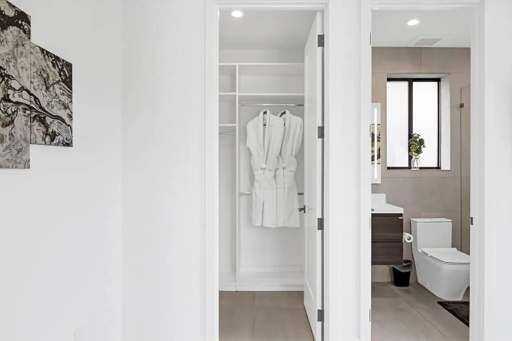 Modern W/ Amenities & Salt Water Pool Villa