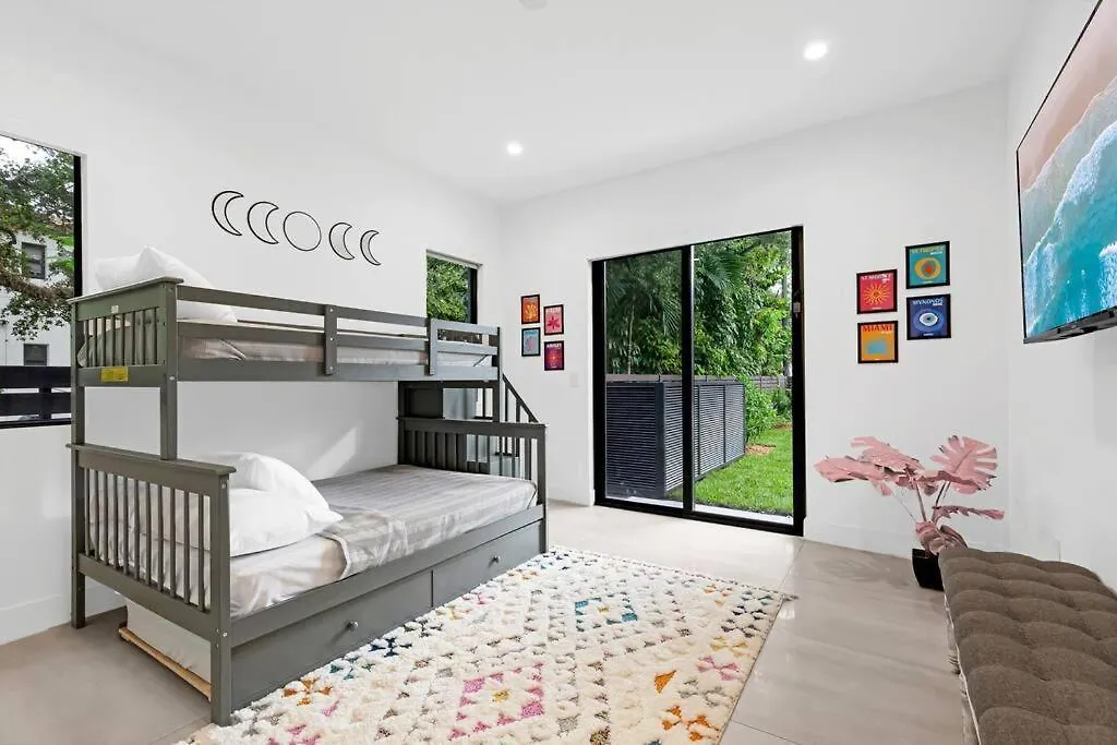 Modern W/ Amenities & Salt Water Pool Villa