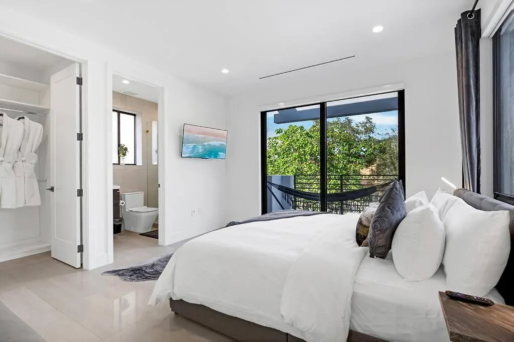 Modern W/ Amenities & Salt Water Pool