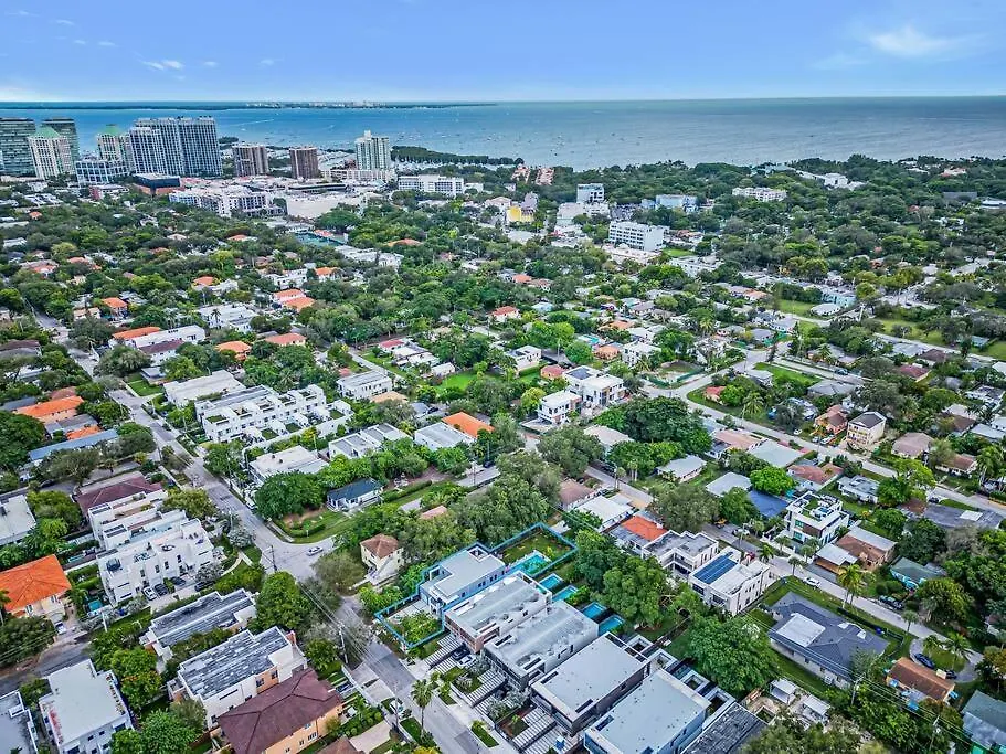 Modern W/ Amenities & Salt Water Pool *
