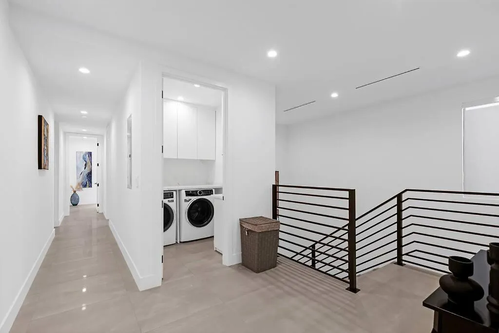 Modern W/ Amenities & Salt Water Pool *