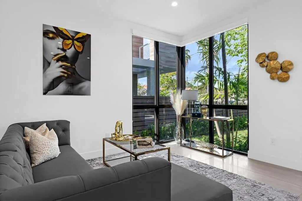 Modern W/ Amenities & Salt Water Pool