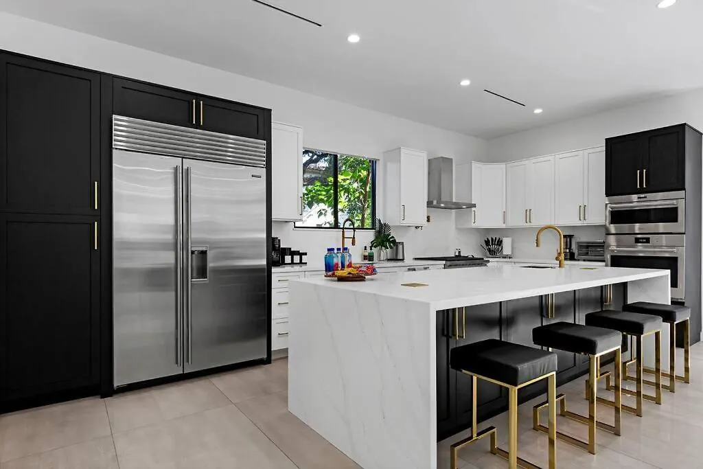 Modern W/ Amenities & Salt Water Pool * Miami