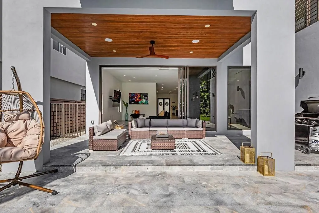 Modern W/ Amenities & Salt Water Pool Villa
