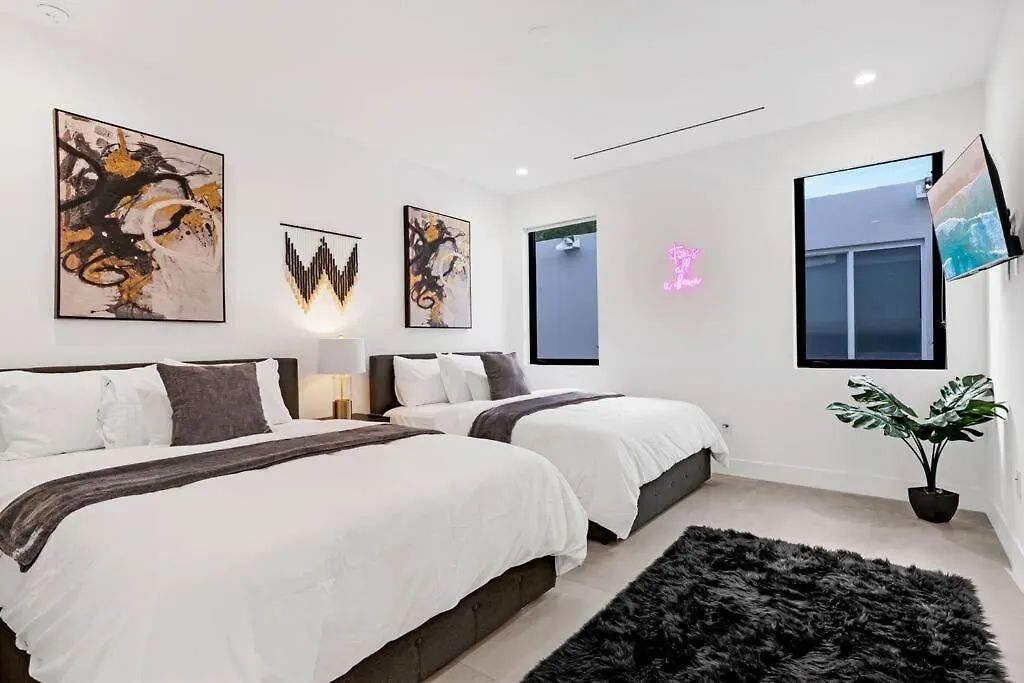 Modern W/ Amenities & Salt Water Pool Villa *