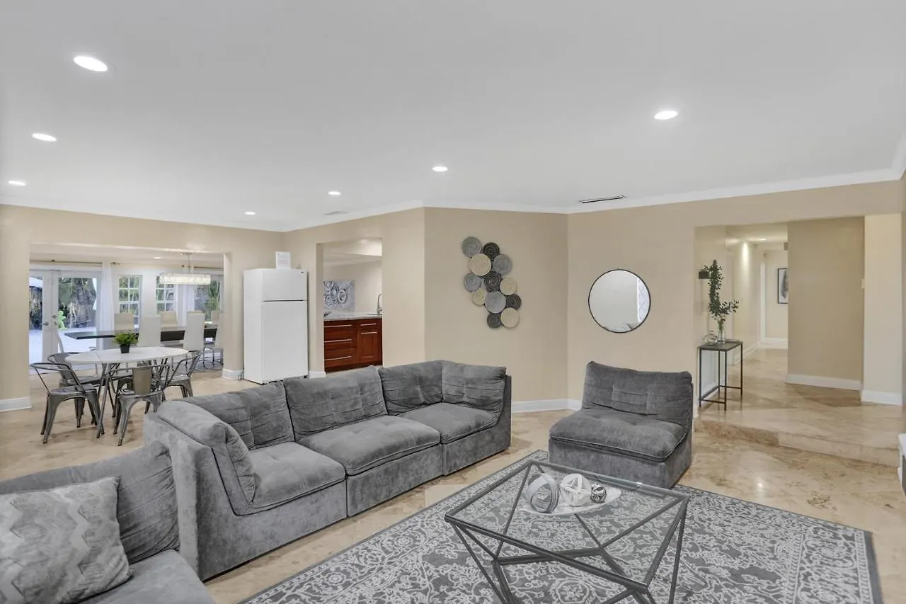 Casa Ria Luxury House & Private Pool Near Aventura Mall *