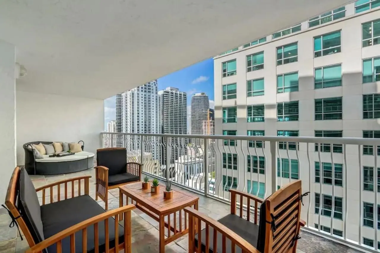 Elegant 1br W Balcony And Stunning Bay View Holiday home