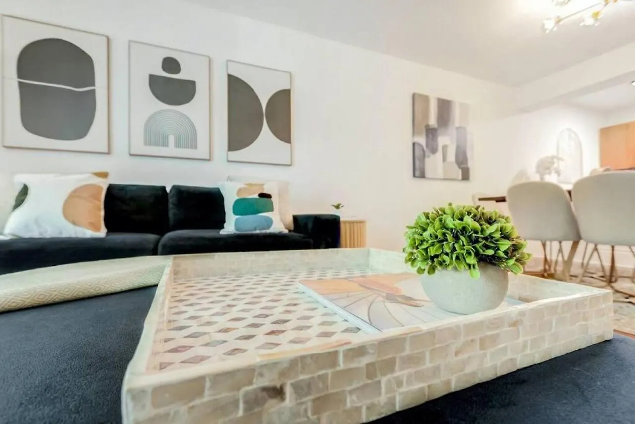 Holiday home Elegant 1br W Balcony And Stunning Bay View