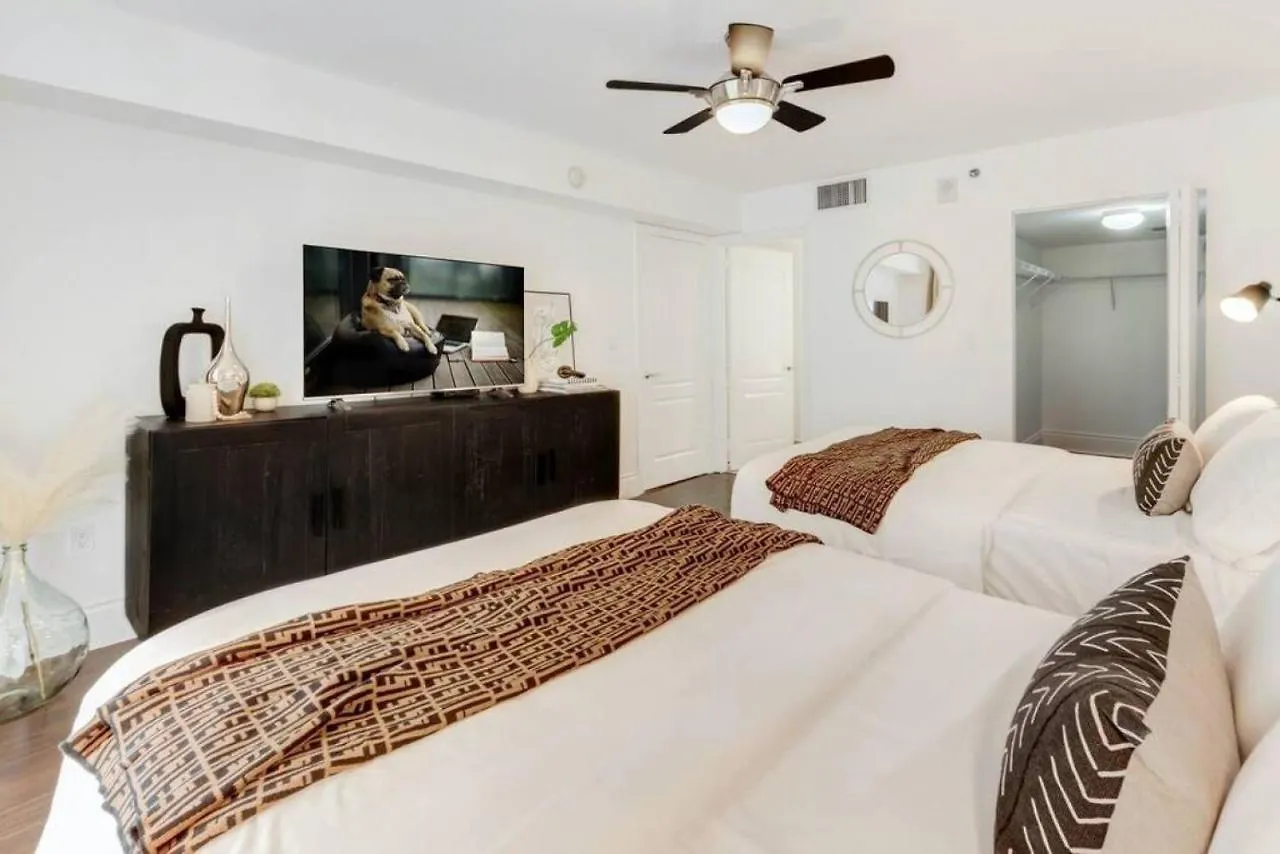 Elegant 1br W Balcony And Stunning Bay View Holiday home