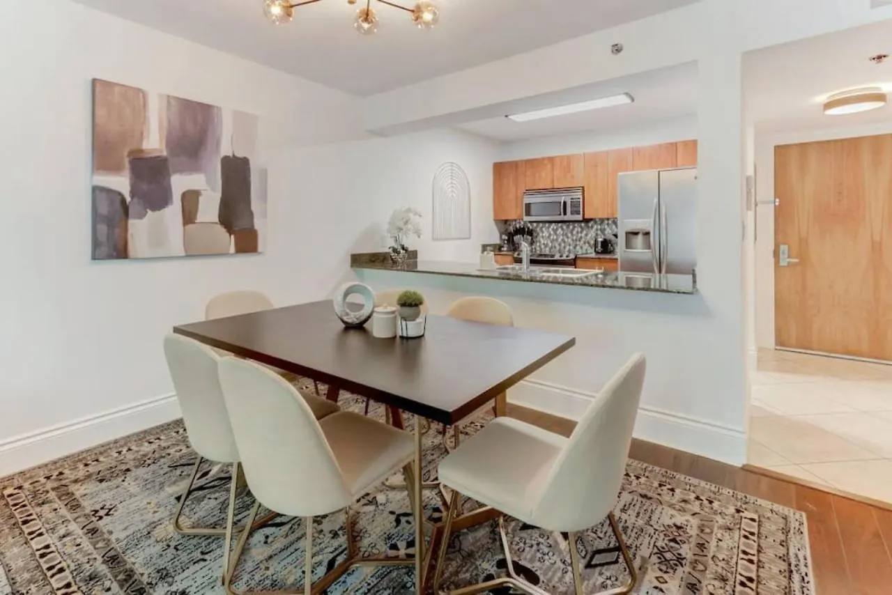 Elegant 1br W Balcony And Stunning Bay View Holiday home Miami