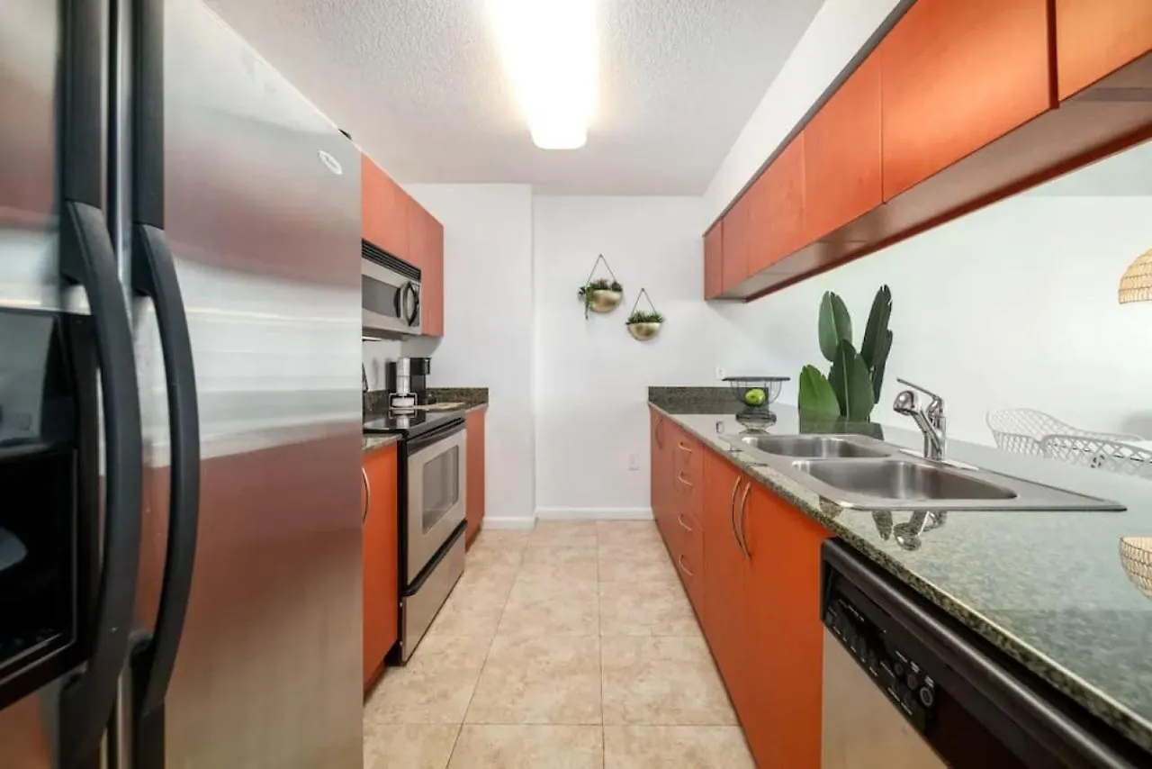 Penthouse W Private Balcony King Bed Parking Holiday home *