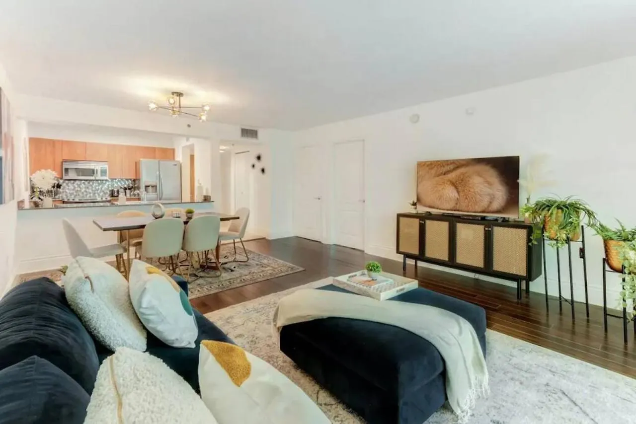 Holiday home Elegant 1br W Balcony And Stunning Bay View *
