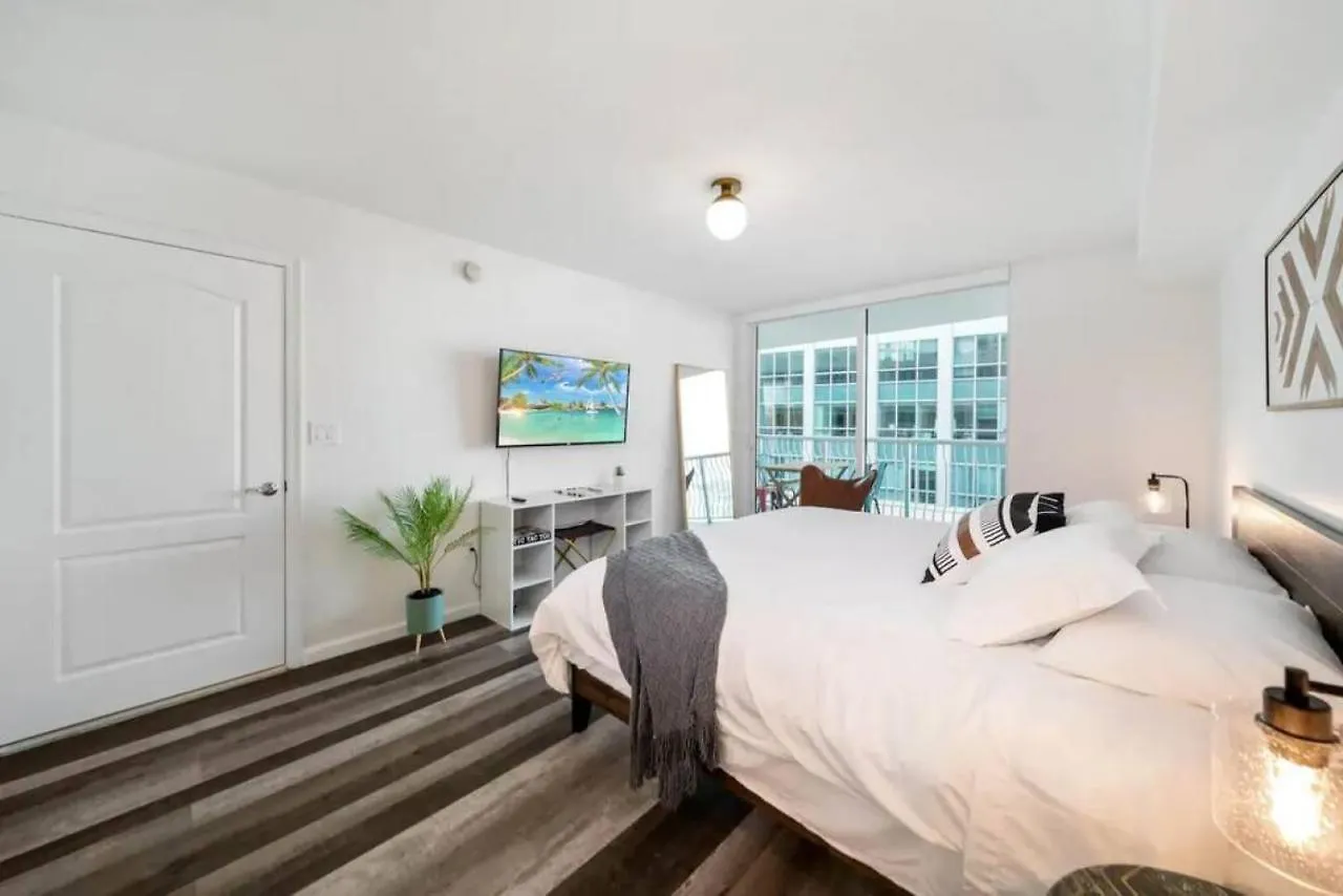 Holiday home Penthouse W Private Balcony King Bed Parking Miami