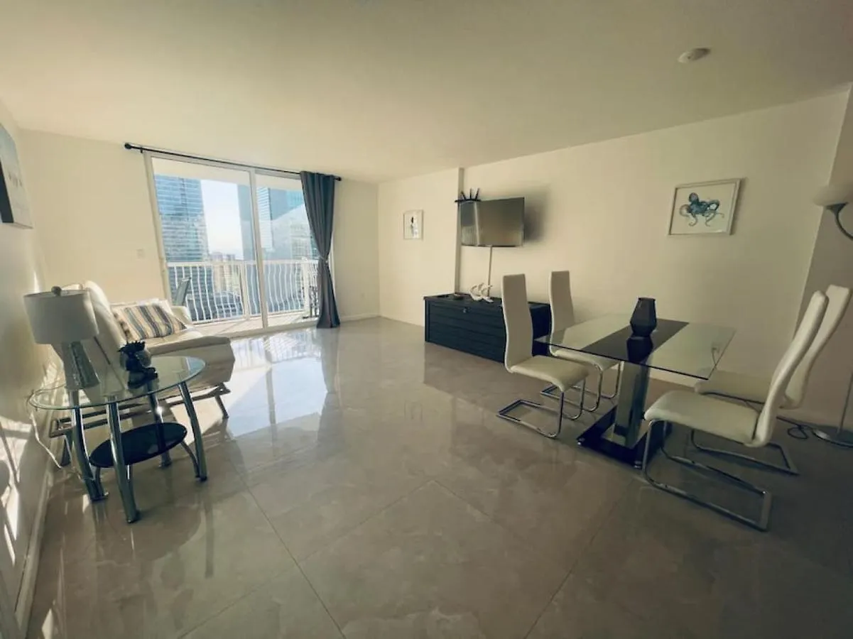 Airbnb-friendly Balcony Brickell With Parking 度假居