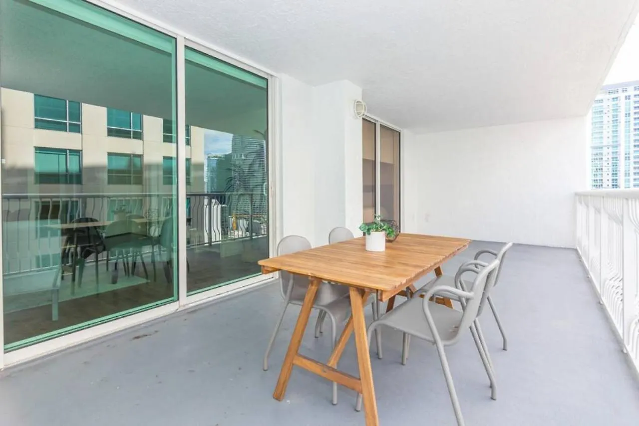 Absolutely Beautiful 1 Bedroom Paradise With A Huge Balcony Μαϊάμι
