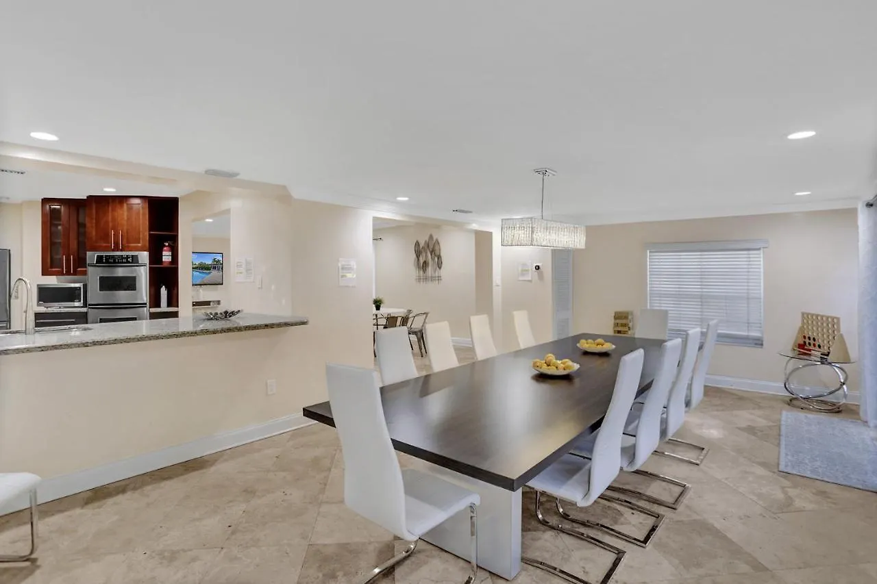 Vila Casa Ria Luxury House & Private Pool Near Aventura Mall