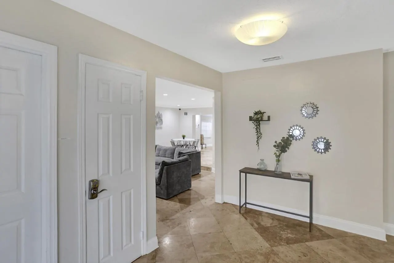 Vila Casa Ria Luxury House & Private Pool Near Aventura Mall *
