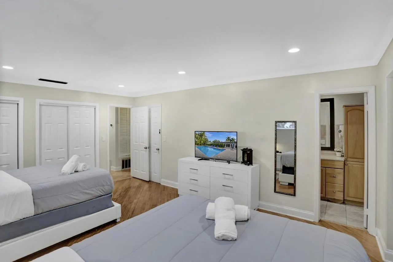 Vila Casa Ria Luxury House & Private Pool Near Aventura Mall Miami