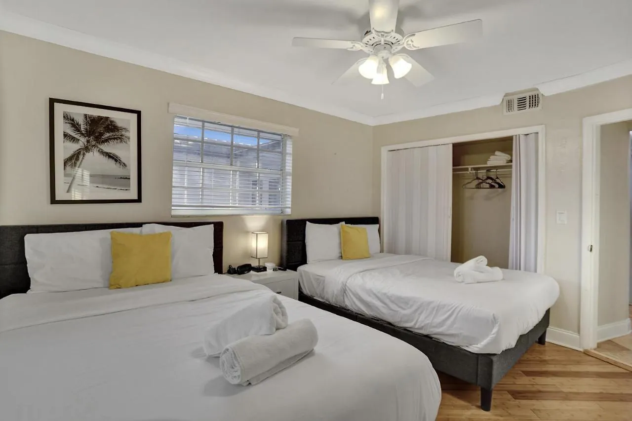 Casa Ria Luxury House & Private Pool Near Aventura Mall