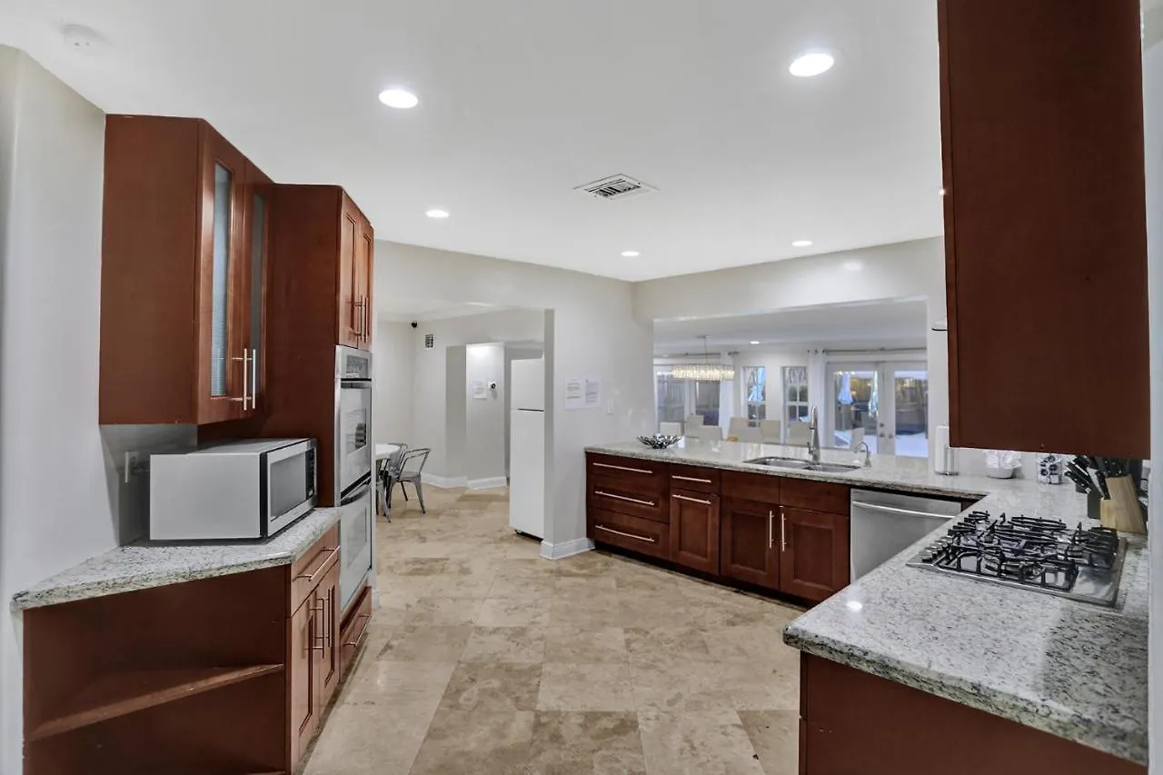 Vila Casa Ria Luxury House & Private Pool Near Aventura Mall Miami