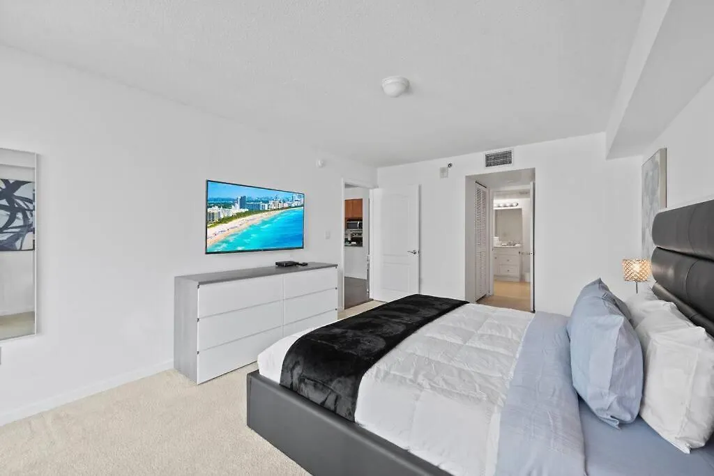 Superb Unit, Centrally Located With Parking