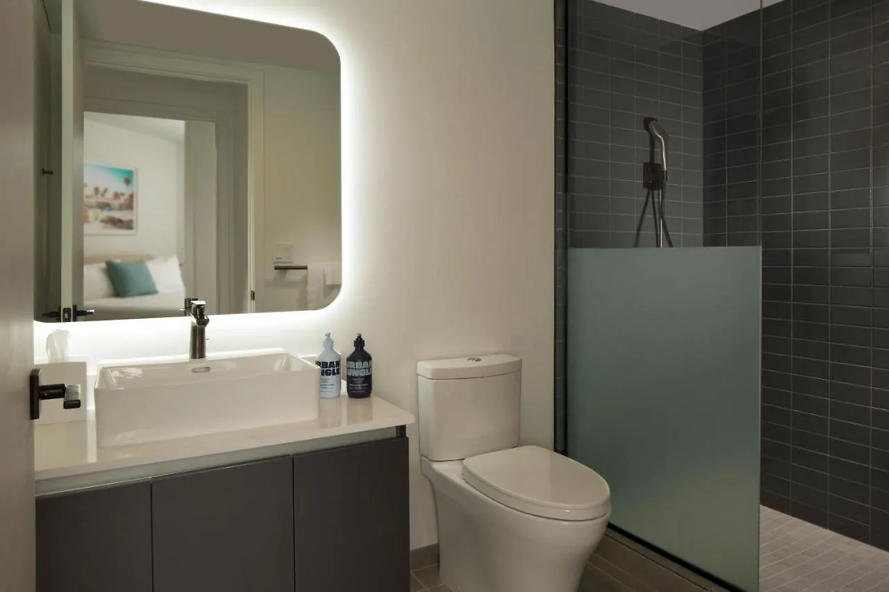 Yotel 4*