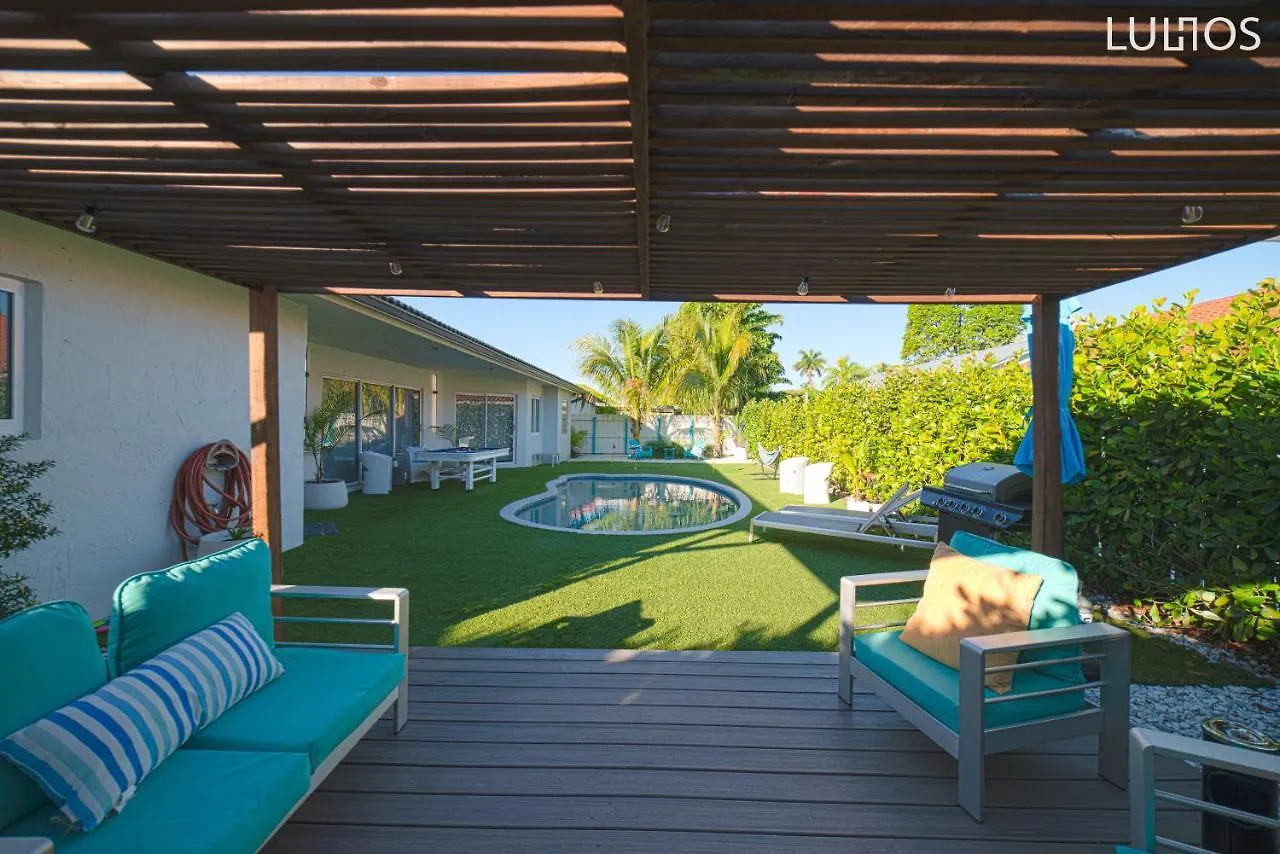 Breezy Oasis With Pooltable, Heated Pool, Golf & Gazeebo L29 Holiday home