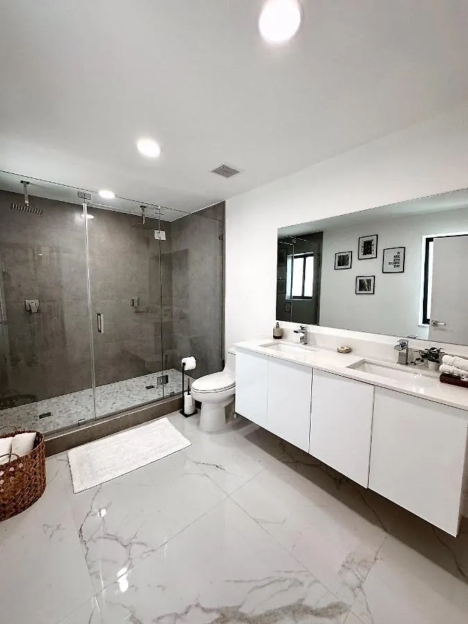 New Comfy And Modern House Near Airport *