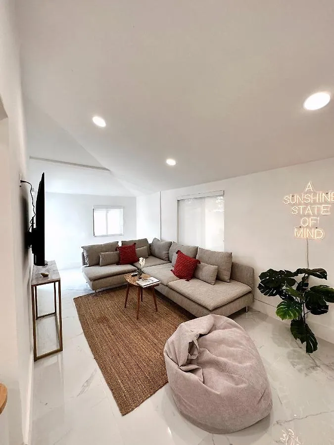 New Comfy And Modern House Near Airport Μαϊάμι