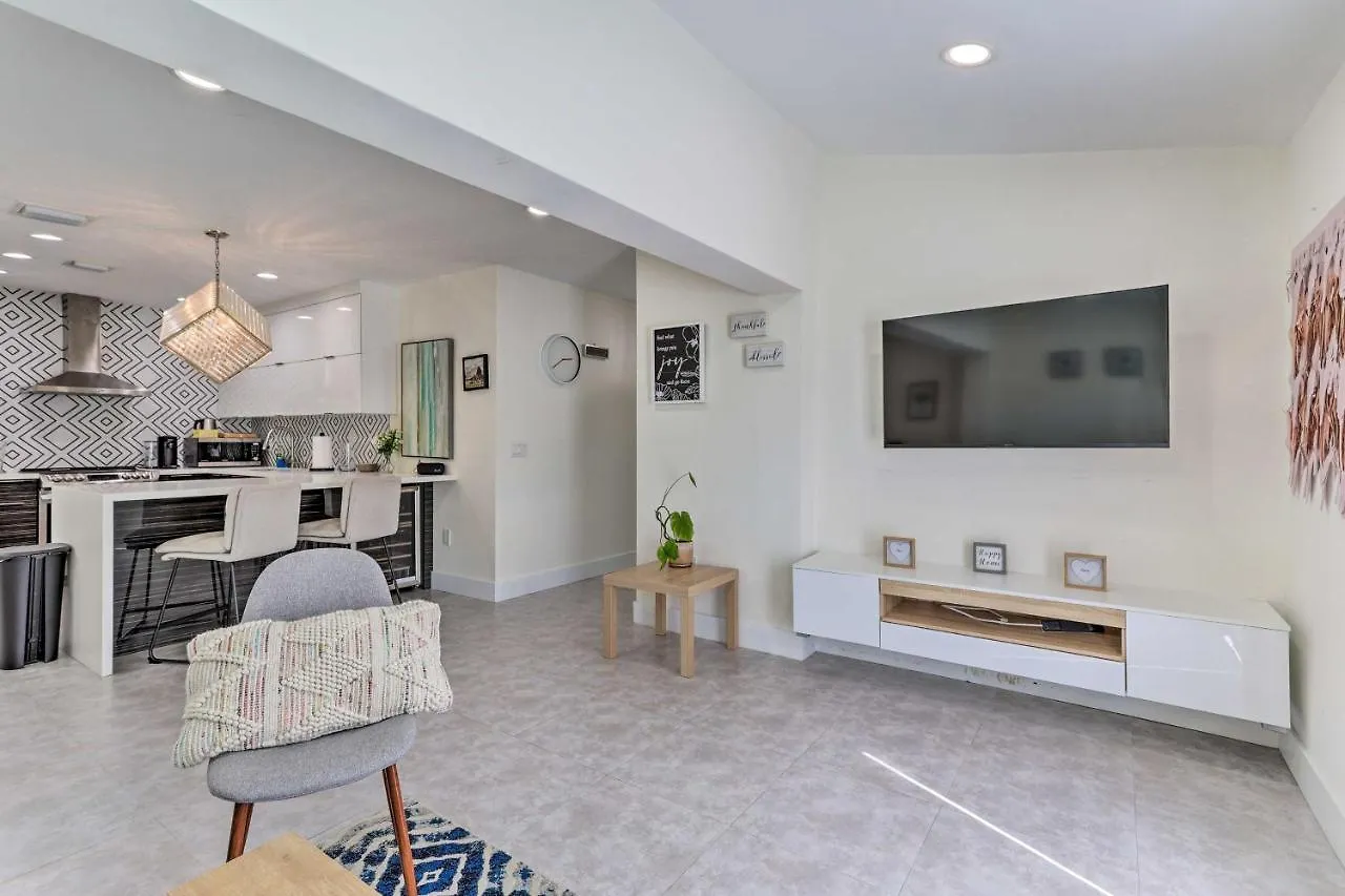 Holiday home Bright Vacation With Large Yard! Miami