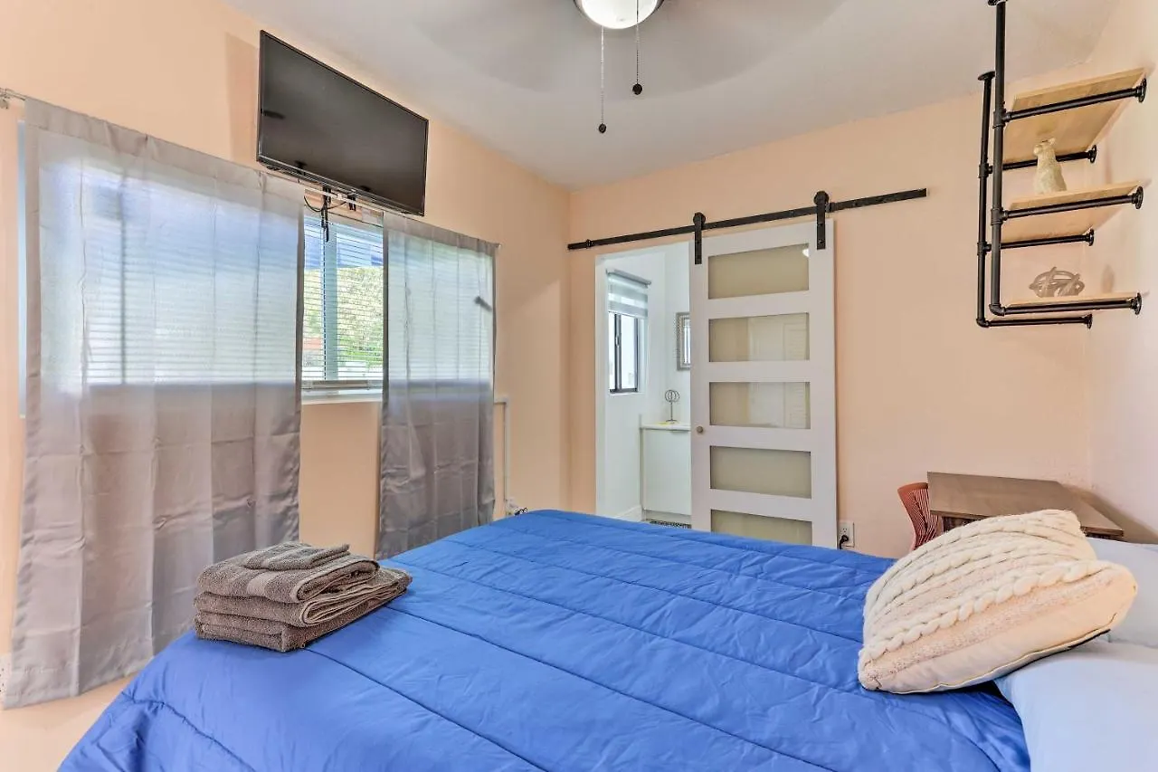Bright Vacation With Large Yard! Miami