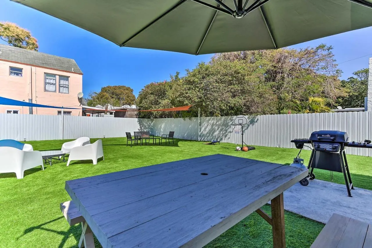 Bright Vacation With Large Yard! *