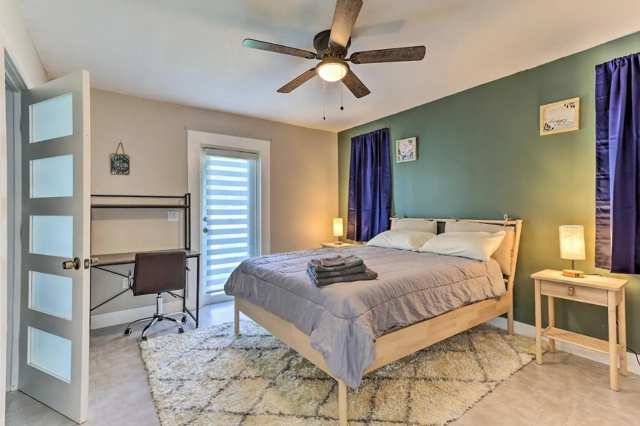 Holiday home Bright Vacation With Large Yard! Miami