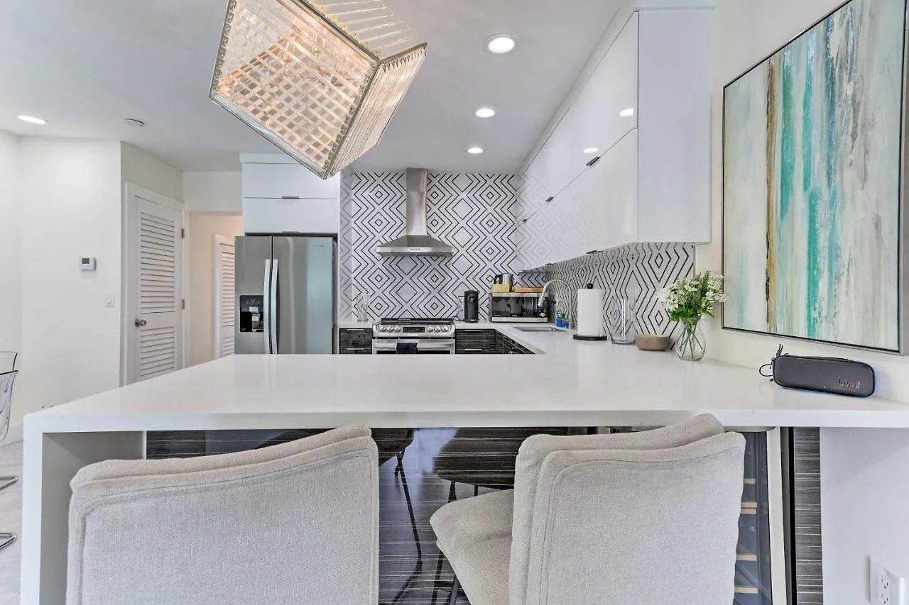 Bright Vacation With Large Yard! Holiday home Miami